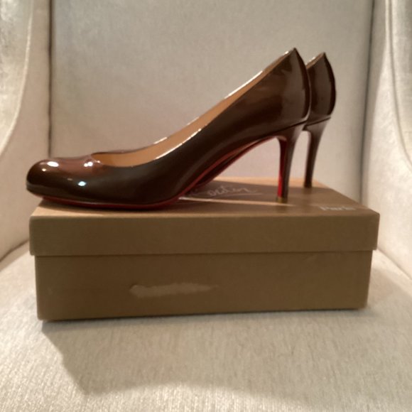 Christian Louboutin women’s simple pump - Picture 2 of 5